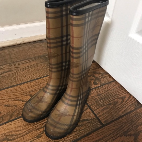 Authentic Burberry Rain Boots Size 39 - Picture 4 of 8